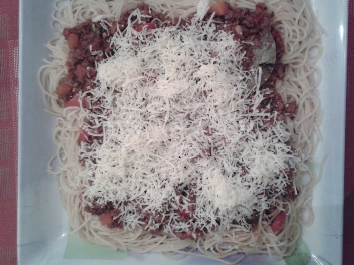 Spaghettis Bolognaise avec formage râpé