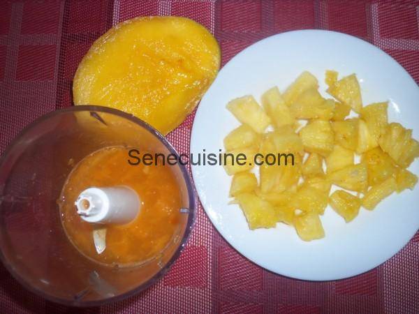Préparation smoothie orange ananas mangue 1