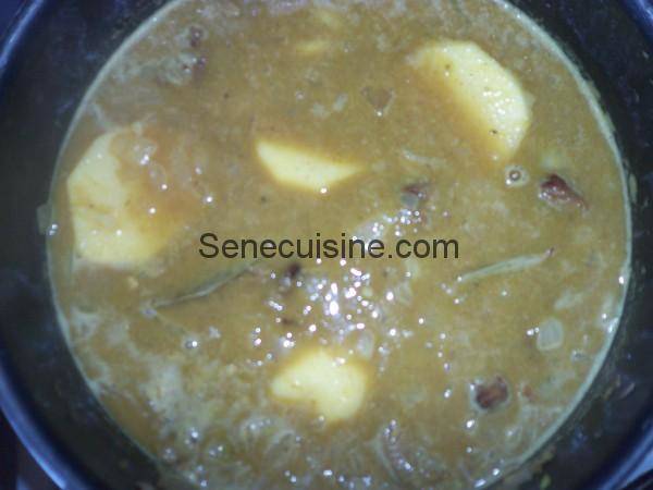 Boeuf au curry en cuisson